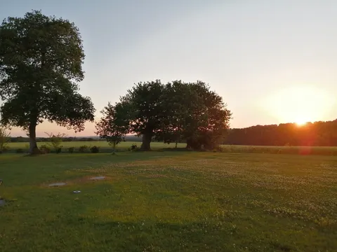 Coucher de soleil sur les champs