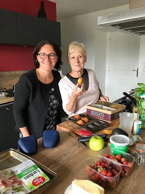 Fabrication de madeleines avec Sue